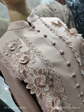 شومیز طرح گل شکوفه در رنگ کرمی مشکی سفید